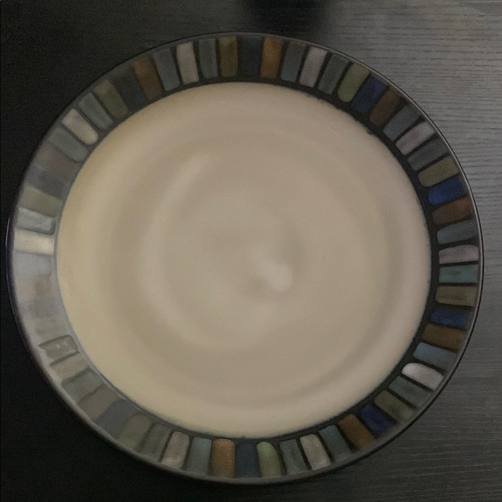 Elegant Cream Dinner Plate with Multicolor Rim